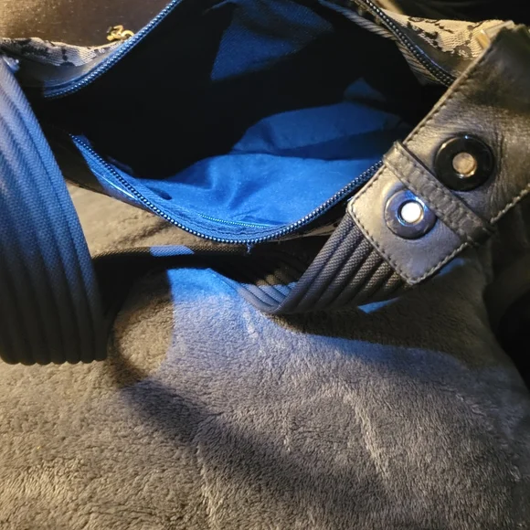 Gucci Shoulder Bag - Picture 3 of 6